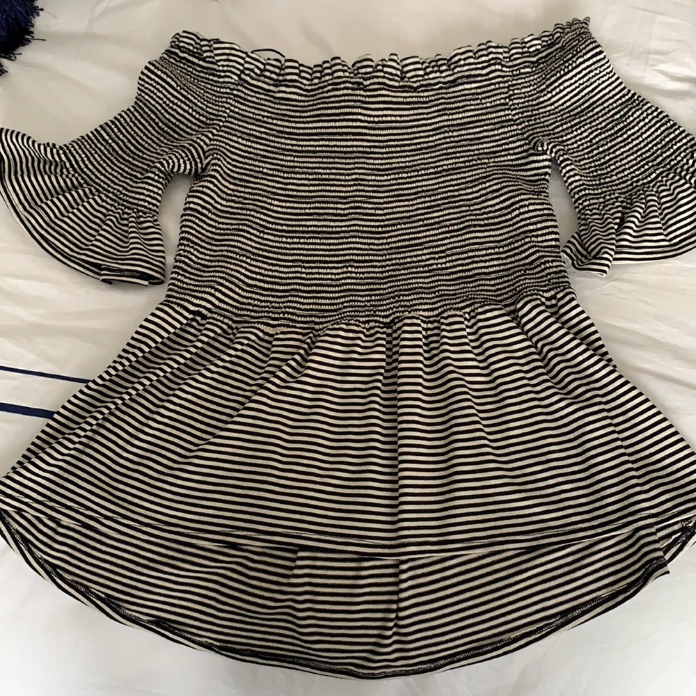 VINCE CAMUTO SMOCKED TOP SZ.S